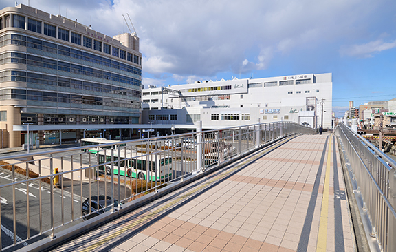 駅に向かう道