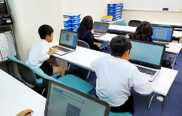 パソコンを使用中
