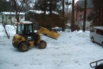朝早くから除雪作業をされています
